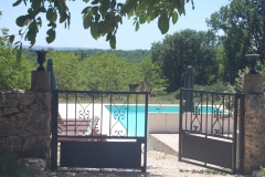 Zwembad vanaf hek (klein)
